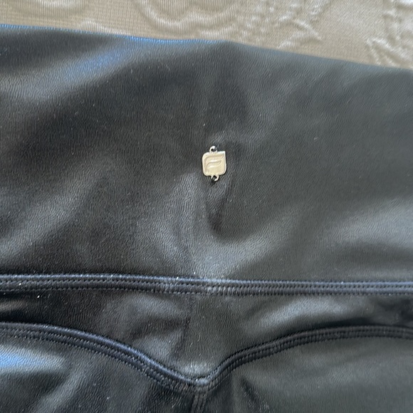 Fabletics Oasis High Waisted leggings. Size M/8 “Black Fog Foil” color - Picture 5 of 5